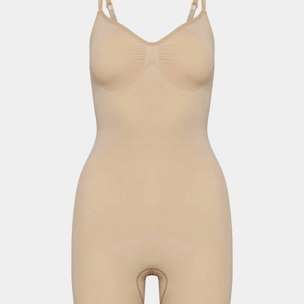 Aritzia Nude Full-Body Shaping Short Bodysuit - Picture 8 of 10